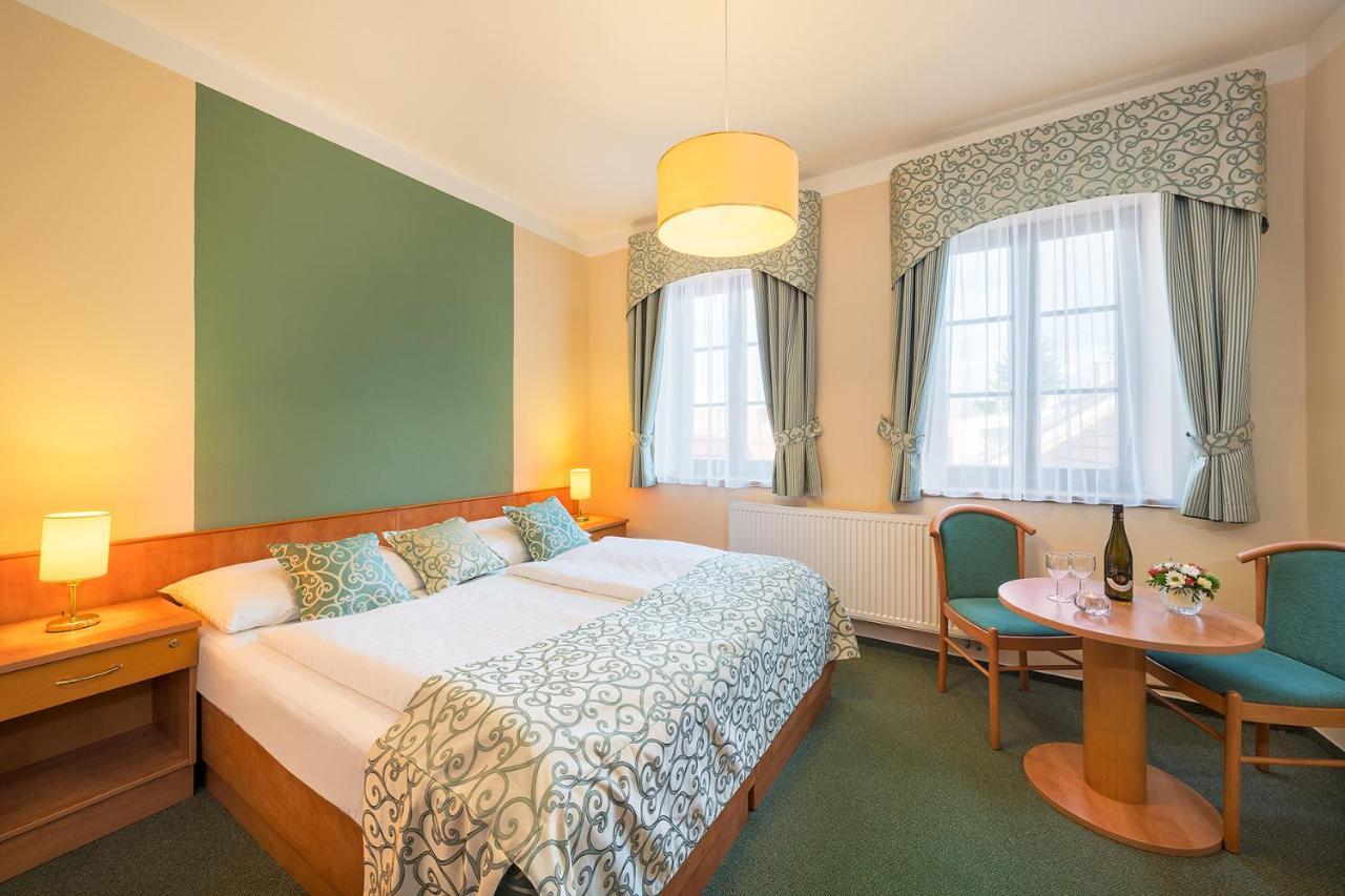 Hotel Bily Jednorozec Trzeboń Zewnętrze zdjęcie