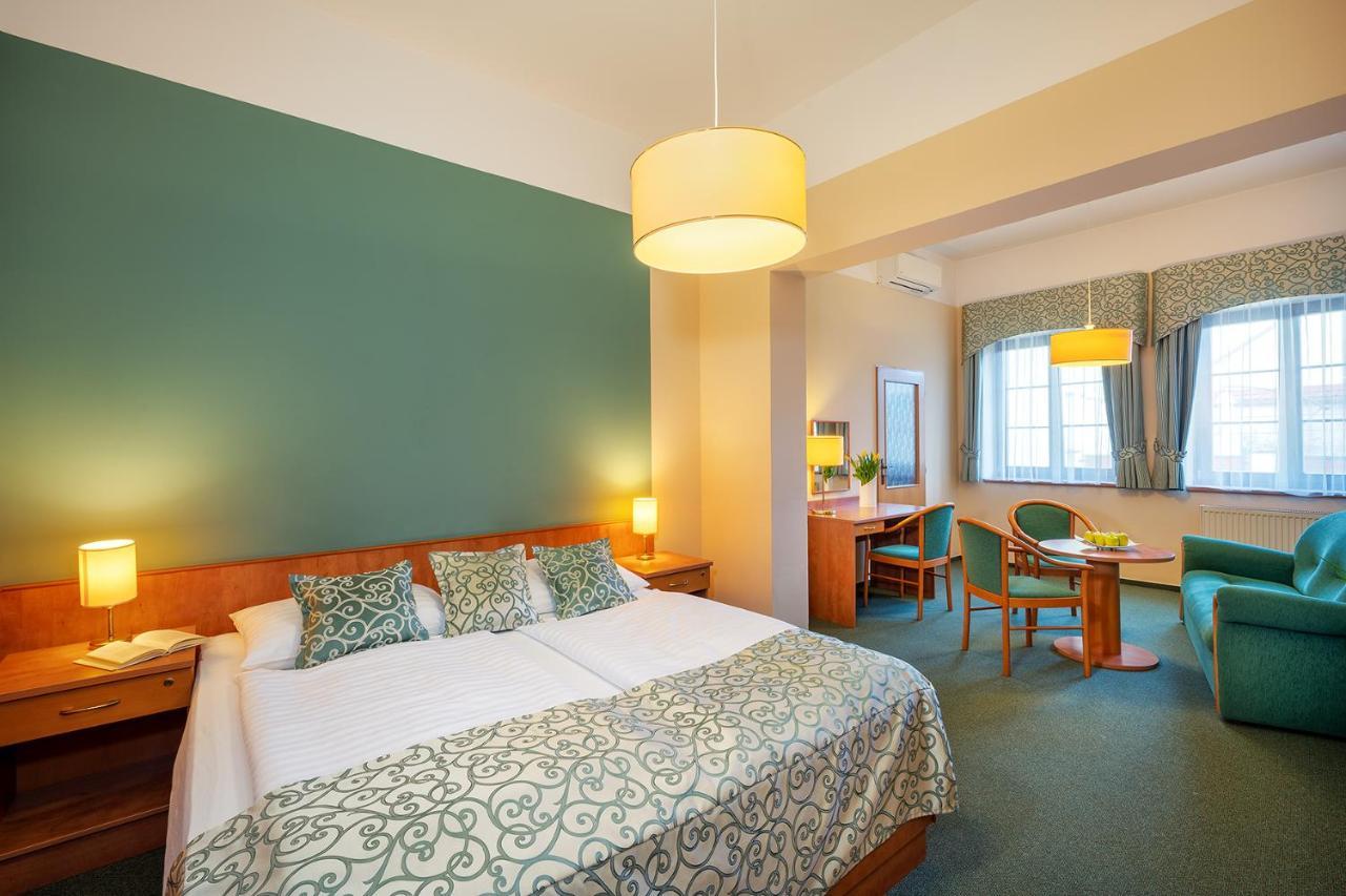 Hotel Bily Jednorozec Trzeboń Zewnętrze zdjęcie