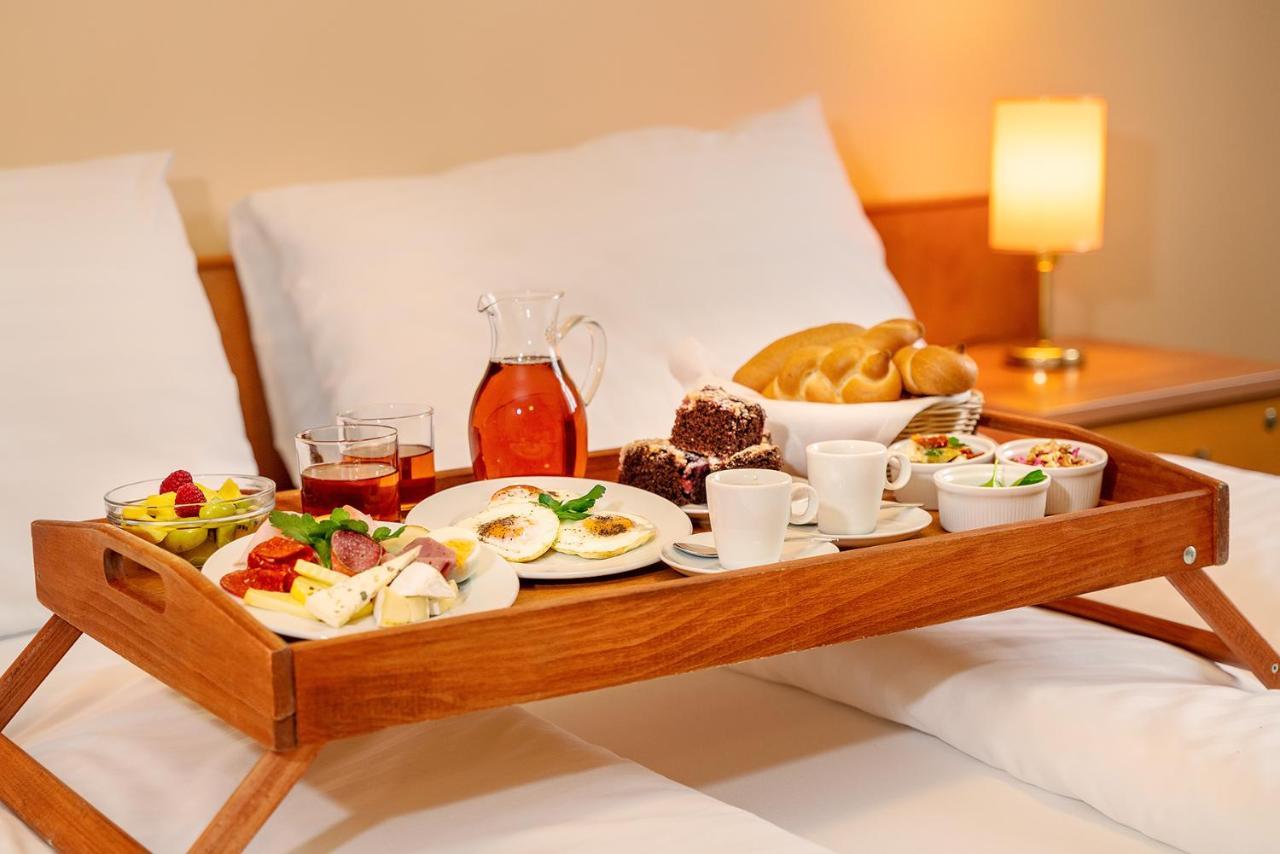 Hotel Bily Jednorozec Trzeboń Zewnętrze zdjęcie