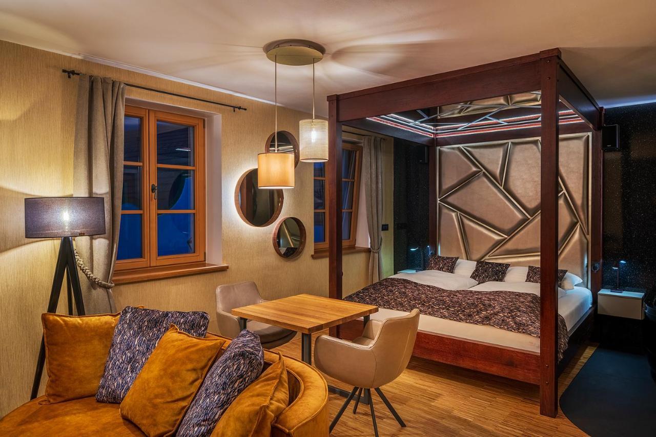 Hotel Bily Jednorozec Trzeboń Zewnętrze zdjęcie