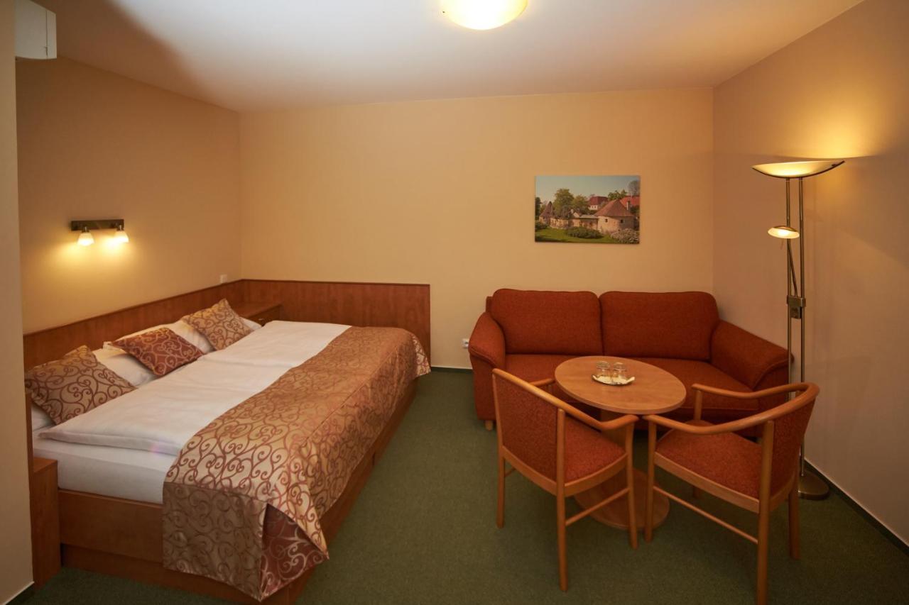 Hotel Bily Jednorozec Trzeboń Zewnętrze zdjęcie